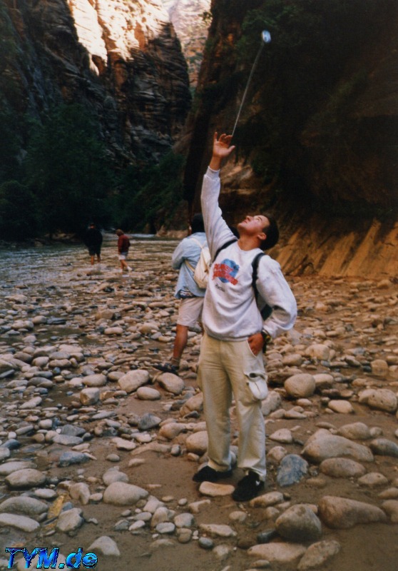 Reach from the bottom of the Zion Nationalpark for the moon