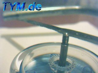 Cutting the yoyo axle (about 1-1,5 mm).