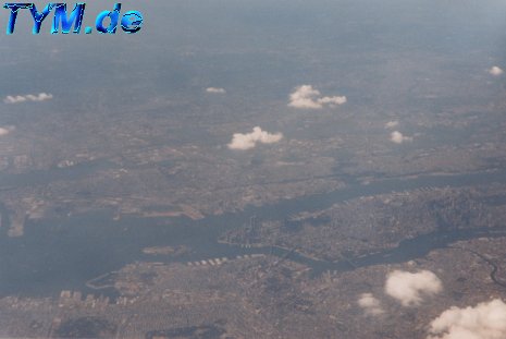 Can you see the World Trade Center ? - Manhattan 09 August 2001